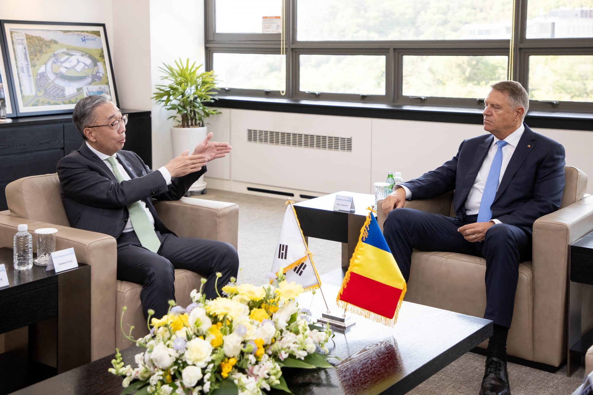 [보도자료]루마니아 대통령, 두산에너빌리티 창원 본사 방문…SMR 역량 확인